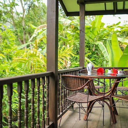 Villa Sri Kampung Куах Экстерьер фото
